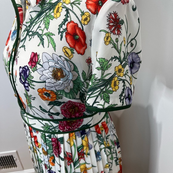 Brand new dress. Side zipper and front buttons. Beautiful flowers 🌺 fabric. - Picture 6 of 6